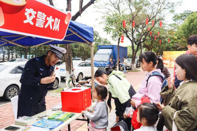 松山湖北部千人同慶元宵，紡織品遮篷下的歡樂時光